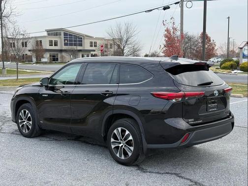 2021 Toyota Highlander Hybrid XLE