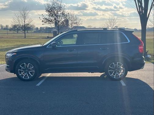 2019 Volvo XC90 T6 Momentum