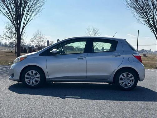 2012 Toyota Yaris LE