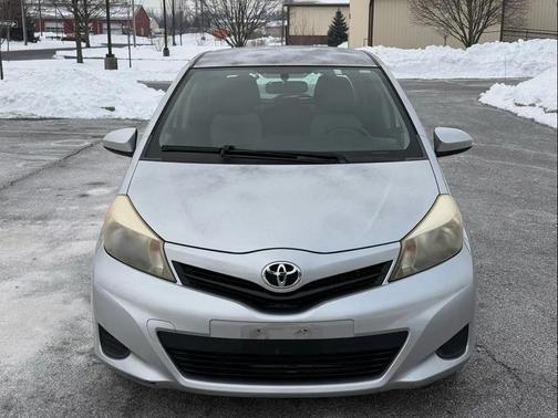 2012 Toyota Yaris LE