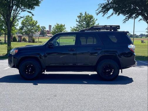 Midnight Black Metallic 2016 Toyota 4Runner Trail Premium