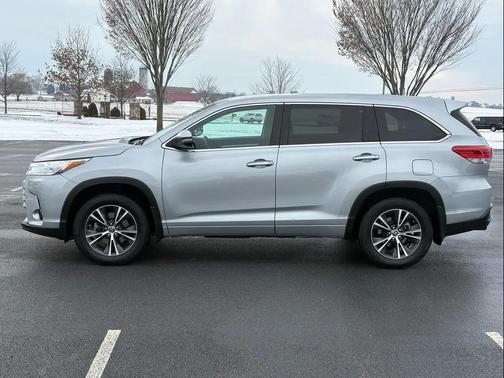 2017 Toyota Highlander LE