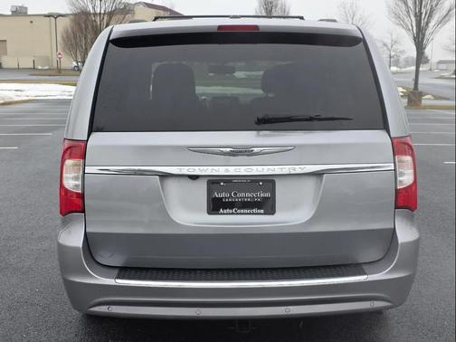 2014 Chrysler Town & Country Touring-L
