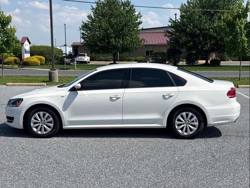 Candy White 2013 Volkswagen Passat 2.5L Wolfsburg Edition