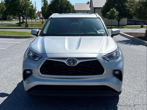 Celestial Silver Metallic 2022 Toyota Highlander Hybrid XLE