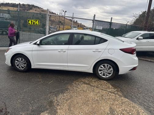 2020 Hyundai ELANTRA SE