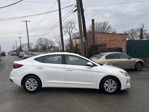 2020 Hyundai ELANTRA SE