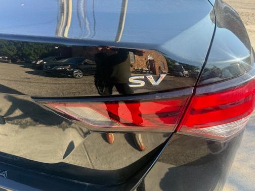 Black 2022 Nissan Sentra SV