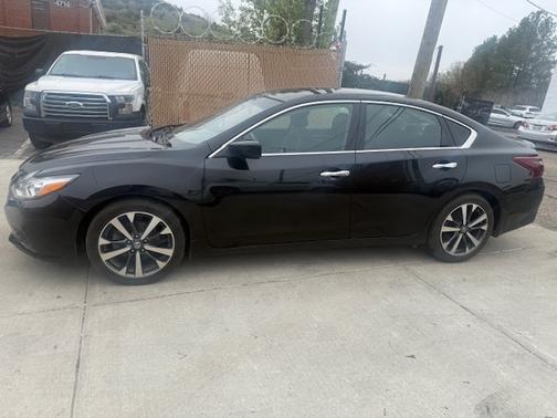 Black 2017 Nissan Altima 2.5 SR