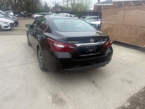 Black 2017 Nissan Altima 2.5 SR