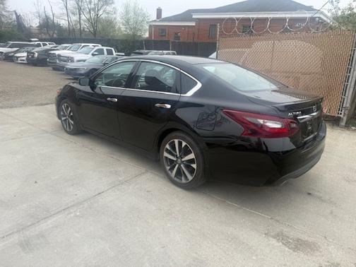 Black 2017 Nissan Altima 2.5 SR