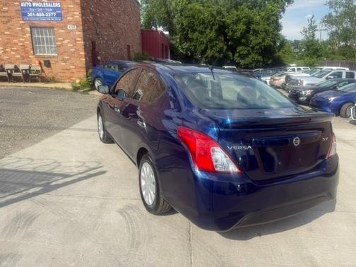 Blue 2018 Nissan Versa 1.6 SV