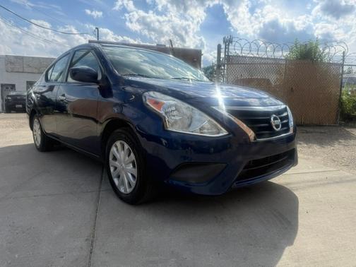 Blue 2018 Nissan Versa 1.6 SV