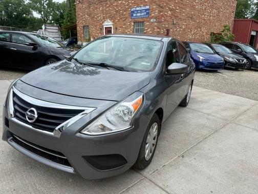 Gray 2019 Nissan Versa 1.6 S