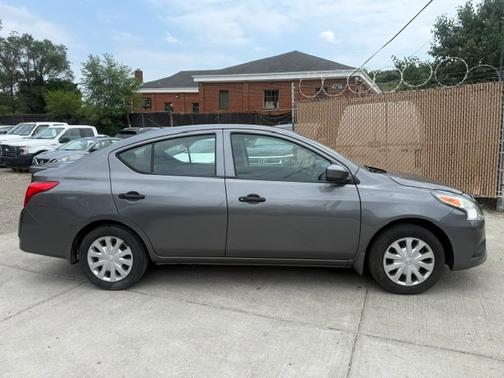 Gray 2019 Nissan Versa 1.6 S