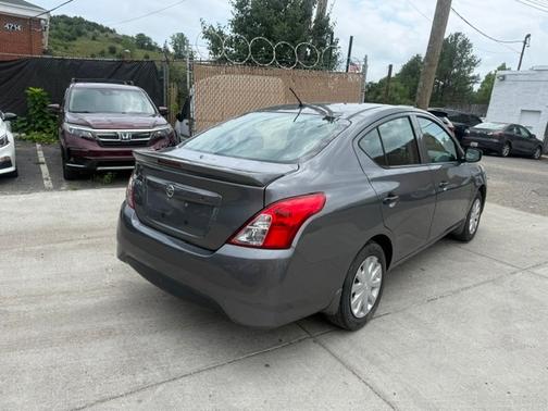 Gray 2019 Nissan Versa 1.6 S