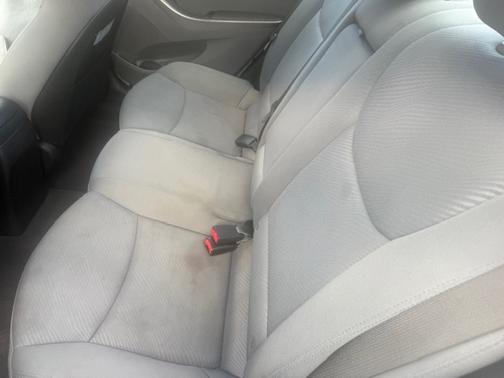 2013 Hyundai ELANTRA SE