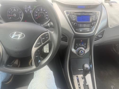 2013 Hyundai ELANTRA SE