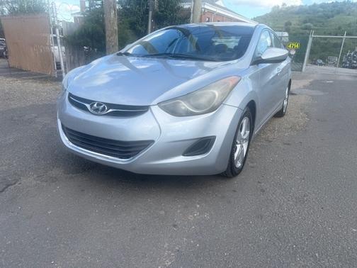 2013 Hyundai ELANTRA SE