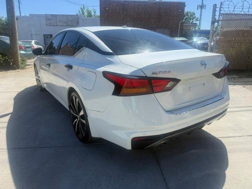 White 2022 Nissan Altima 2.5 SR
