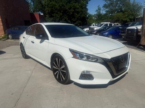White 2022 Nissan Altima 2.5 SR