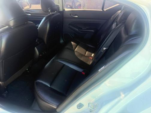 White 2022 Nissan Altima 2.5 SR