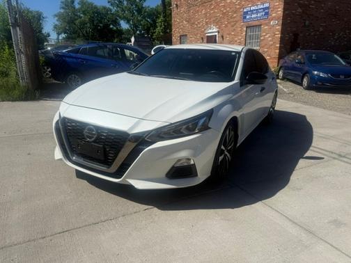 White 2022 Nissan Altima 2.5 SR