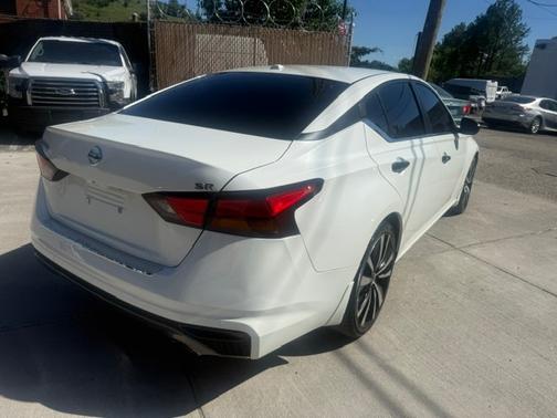 White 2022 Nissan Altima 2.5 SR