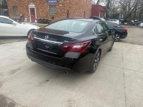 Black 2017 Nissan Altima
