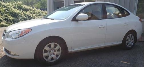 Photo 2 of 16 of 2008 Hyundai Elantra SE