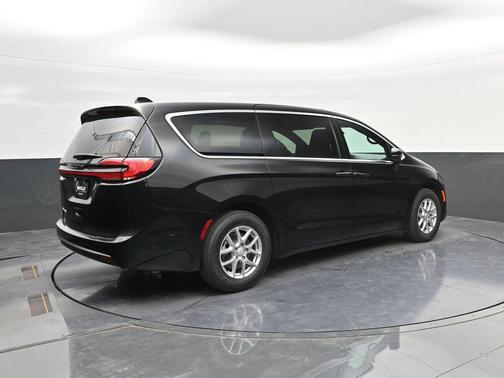 Diamond Black 2027 Chrysler Pacifica L