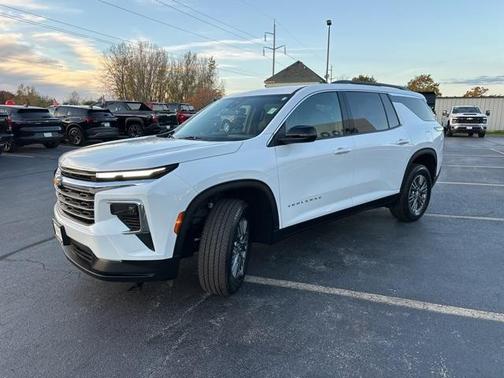 2025 Chevrolet Traverse LT