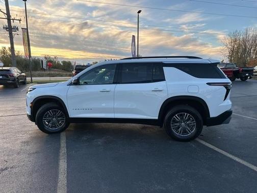 2025 Chevrolet Traverse LT