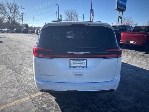 2021 Chrysler Pacifica Touring-L