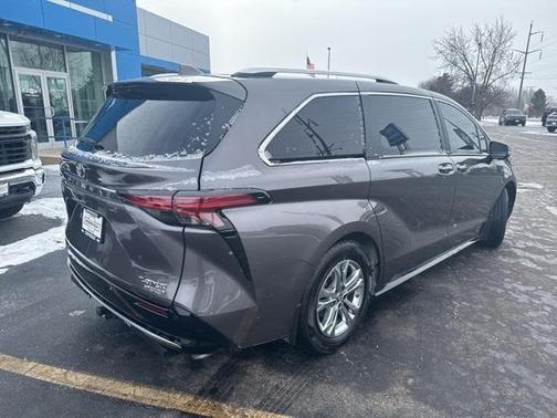 2023 Toyota Sienna Platinum 7 passenger