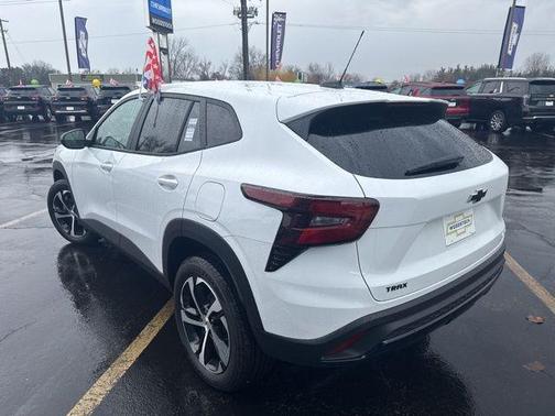 Summit White 2026 Chevrolet Trax 1RS