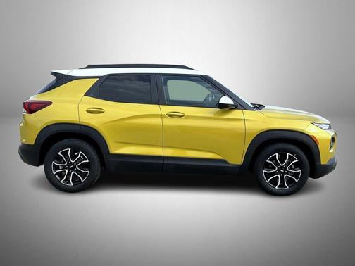 Nitro Yellow Metallic 2023 Chevrolet Trailblazer ACTIV