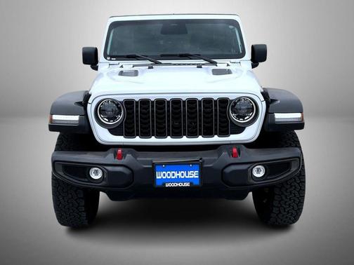 Bright White Clearcoat 2025 Jeep Wrangler Rubicon