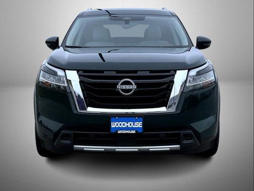 Obsidian Green Pearl 2024 Nissan Pathfinder SL 4WD
