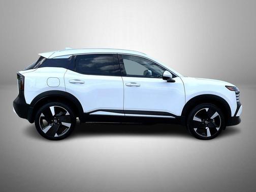 Aspen White Tricoat 2025 Nissan Kicks SR