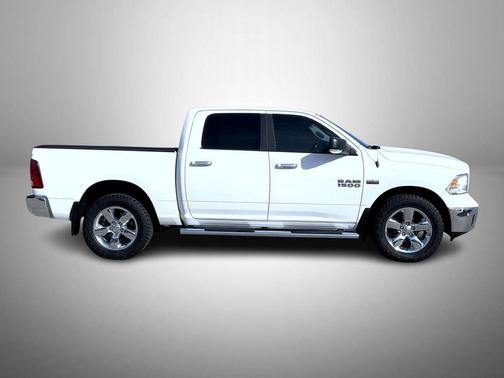 Bright White Clearcoat 2017 RAM 1500 Big Horn