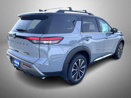 Boulder Gray/Super Black 2026 Nissan Pathfinder Platinum