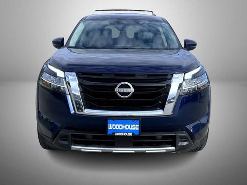 Deep Ocean Blue Pearl 2024 Nissan Pathfinder SL 4WD