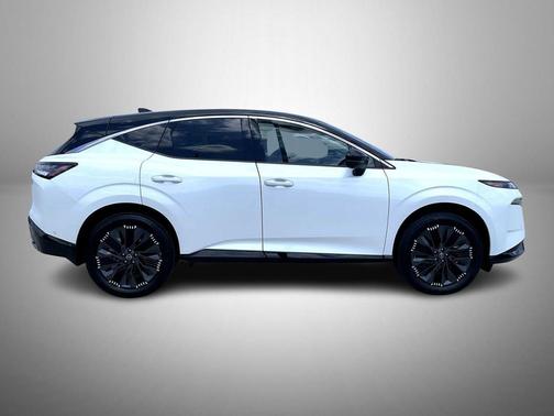 Everest White Pearl Tricoat/Super Black 2025 Nissan Murano Platinum