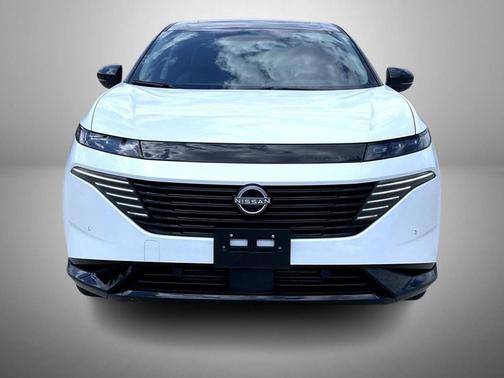 Everest White Pearl Tricoat/Super Black 2025 Nissan Murano Platinum