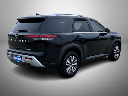 2023 Nissan Pathfinder SL 4WD