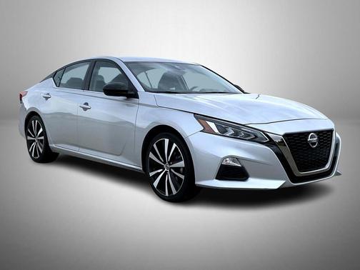 2022 Nissan Altima SR FWD