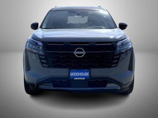 Boulder Gray/Super Black 2026 Nissan Pathfinder Platinum