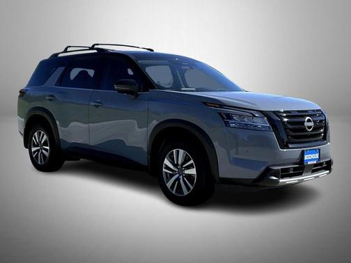 Solid Gray/Super Black 2023 Nissan Pathfinder SL 4WD