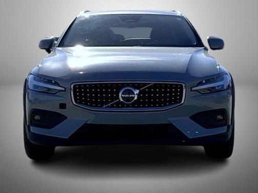 2025 Volvo V60 Cross Country B5 Plus